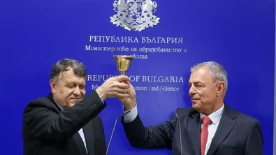 В МОН: Сергей Игнатов предаде поста на Георги Вълчев
