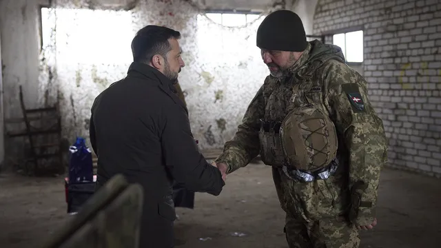 Зеленски инспектира позиции близо до фронта