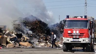Запалена цигара подпали кола на бензиностанция в Червен бряг