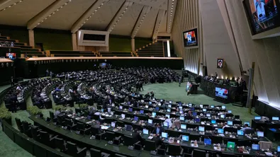 Парламентът на Иран провежда първа онлайн пленарна сесия заради войната