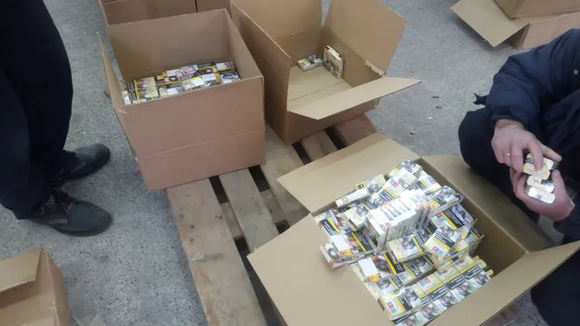 1130 кутии цигари в тайници хванаха митничари на Дунав мост