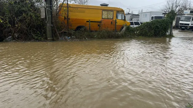Силистра на крак: Градушка и проливни дъждове нанесоха тежки щети в села