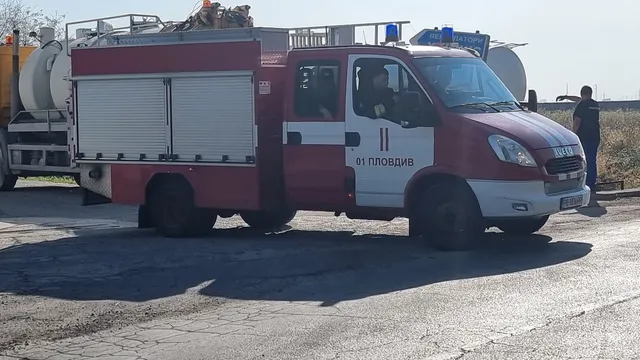 Извънредна ситуация в Пловдив: Пожар пламна в жилищна сграда (Видео)