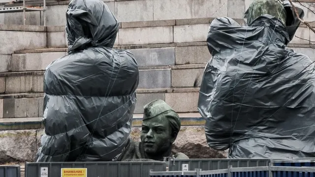 Васил Терзиев иска частите от Паметника на съветската армия и имота в с. Лозен
