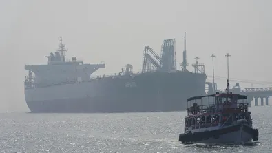 Иран отвори Ормузкия проток за някои китайски кораби