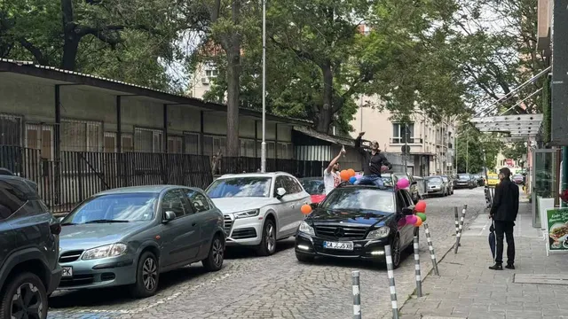 Абитуриентските балове започнаха, а с тях и призивите за разум на пътя