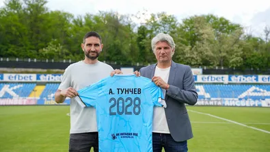 Александър Тунчев преподписа с Арда