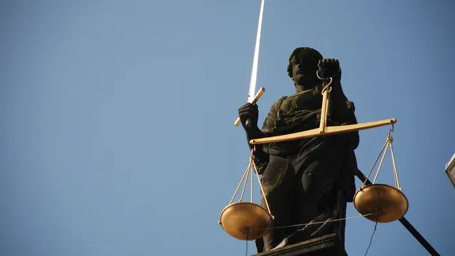Съдът освободи бившия нотариус Борис Янков и Николина Здравкова, други двама остават с „подписка“