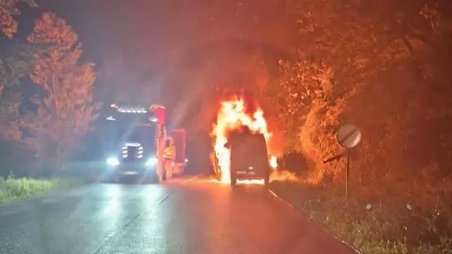 Ад на Е-79: бус пламна в движение между Монтана и Враца