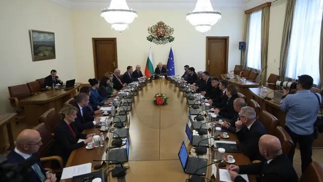 Румен Радев назначи още четирима нови зам.-министри