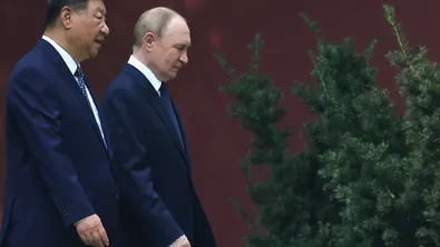 Путин на посещение в Китай на фона на напрежение със Запада