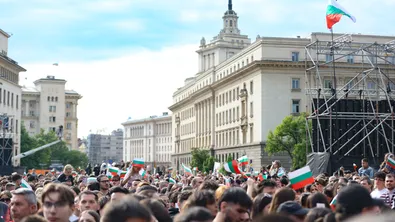 Дара мина по 60-метров червен килим на официалното си посрещане в София (ВИДЕО и СНИМКИ)