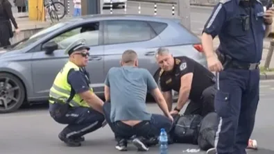 Жена пострада при катастрофа между мотор и автомобил в центъра на София