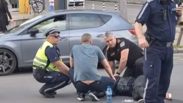Жена пострада при катастрофа между мотор и автомобил в центъра на София