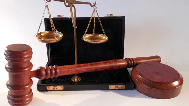 Представял се за прокурор и адвокат: Мъж отива на съд за измама в София