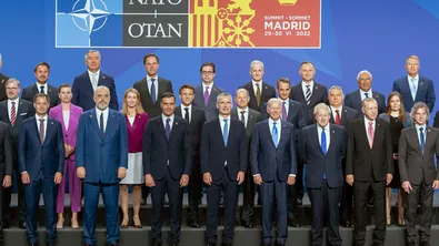 Йенс Столтенберг: ЕС не може да замени НАТО