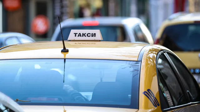 Таксиметровият бранш излиза с 10 искания към транспортния министър