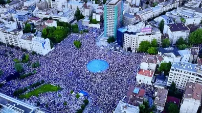 35 000 на улицата, бой, сблъсъци с полицията и обвинения за корупция на площада в Белград