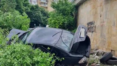 Смачкан „Мерцедес“, мигранти и избягал шофьор: екшън като от филм по улиците на Бургас
