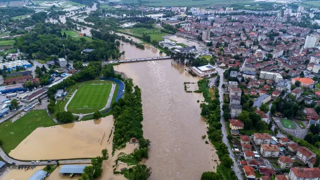 Скъсаният водопровод остави Севлиево без вода, държавният резерв праща 120 хил. литра