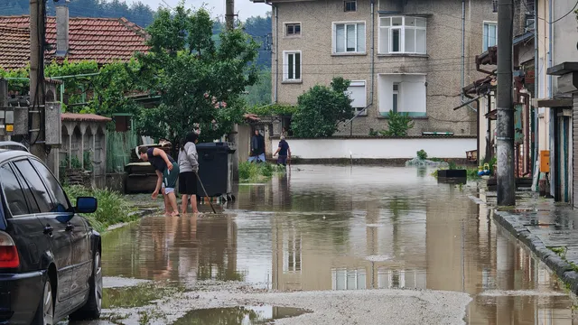 След бедствието: Продължава издирването на изчезналия мъж в Севлиево