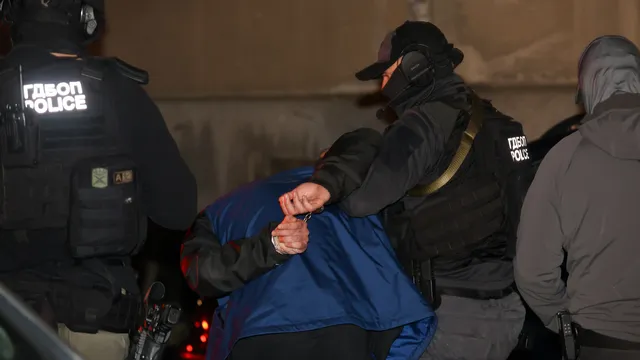 Срещу заплащане: Служители на Главна дирекция „Национална полиция” подават информация на издирвани лица