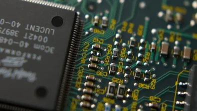 Huawei с нов метод за производство на чипове, заобикалящ санкциите на САЩ