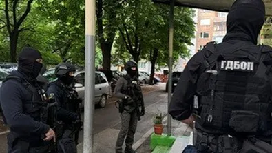 Петима души са задържани за контрабанда на наркотици през страната