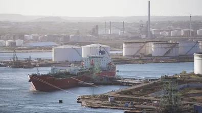 Индия увеличава вноса на петрол от Латинска Америка и Африка