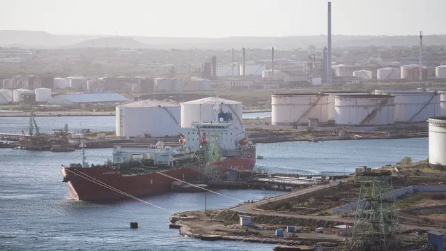 Индия увеличава вноса на петрол от Латинска Америка и Африка
