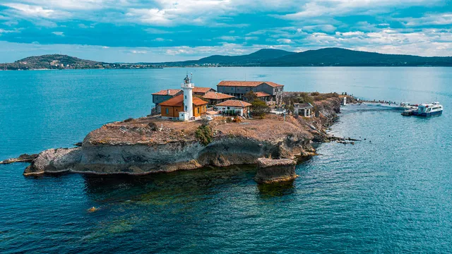 Морски приключения и куклен театър очакват децата на остров „Света Анастасия“