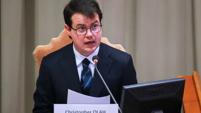 Крис Олах: ИИ да се контролира от религиозни лидери, правителства и гражданското общество