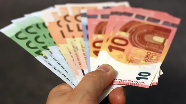 Жена опита да плати с фалшива банкнота от 200 евро в Стара Загора