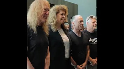 Илияна Йотова се срещна с Iron Maiden преди концерта им в София