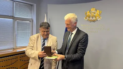 По-малко зубрене, повече практика: Какви промени обсъдиха Георги Вълчев и създателят на PISA