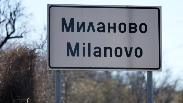 Закъсали тирове блокираха пътя в района на село Миланово