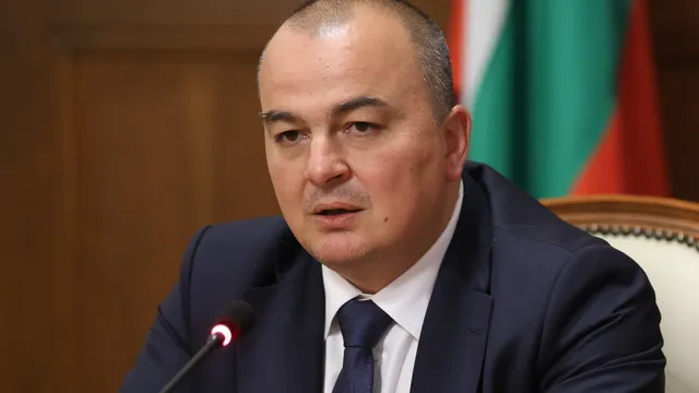 Министър Абровски: Още през 2023 година Община Варна е трябвало да изчисти „незаконния град”
