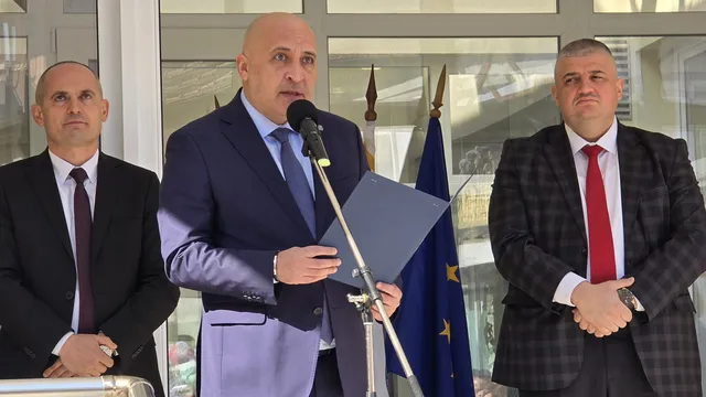 Кой е Ерол Мюмюн: Кметът на Кърджали, за когото Пеевски каза „Обичам го“