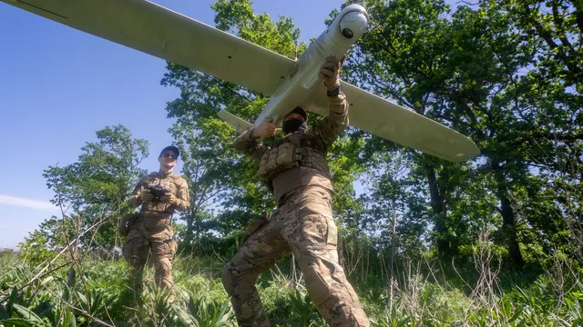 Една жертва и пожари в руски заводи след масова украинска атака
