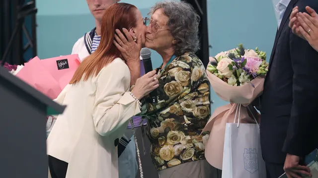 Нешка Робева получи специални подаръци за 80-ия си юбилей