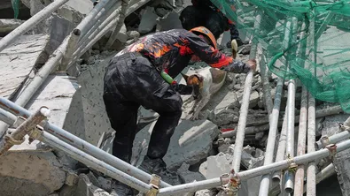 Най-малко 45 души загинаха при експлозия в Мианма