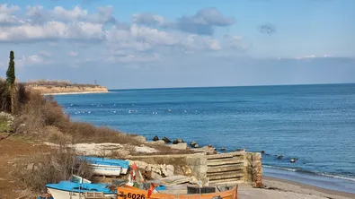 Край на дивото къмпингуване до дюните в Крапец