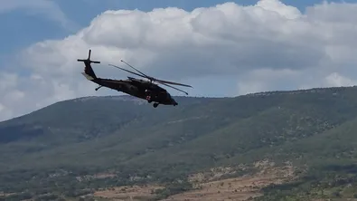 Военни хеликоптери на САЩ прелитат над България