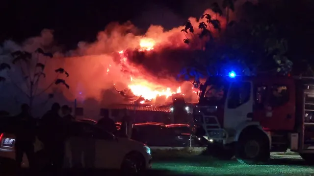Мъж подпали фургон с наркотици в Бургаско, в него имало жена