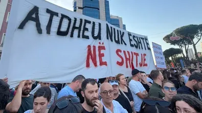 Албания на протест срещу курорт на остров, свързан със семейство Тръмп