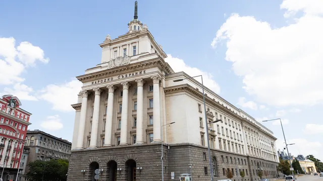 Освободиха главния секретар на Народното събрание