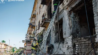 Руски удар уби трима души в жилищен район на Краматорск