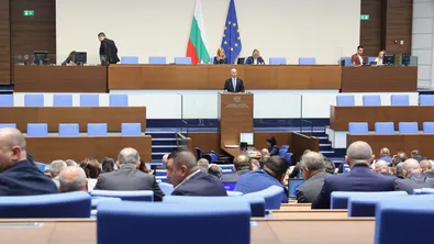 Парламентът ограничи свръхправомощията на особения търговски управител на "Лукойл"