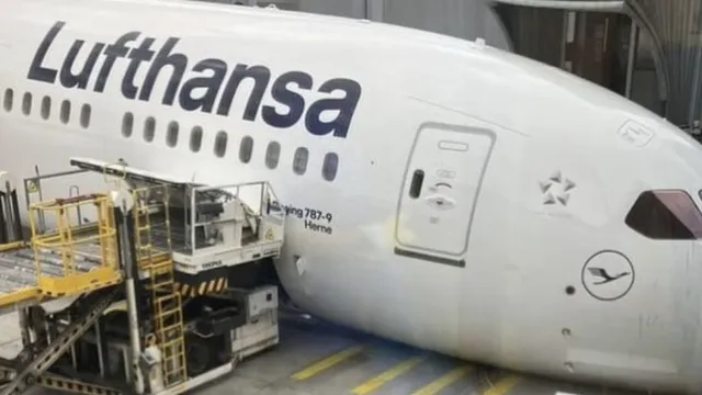 Драма на летището във Франкфурт: самолет на Lufthansa катастрофира преди полет