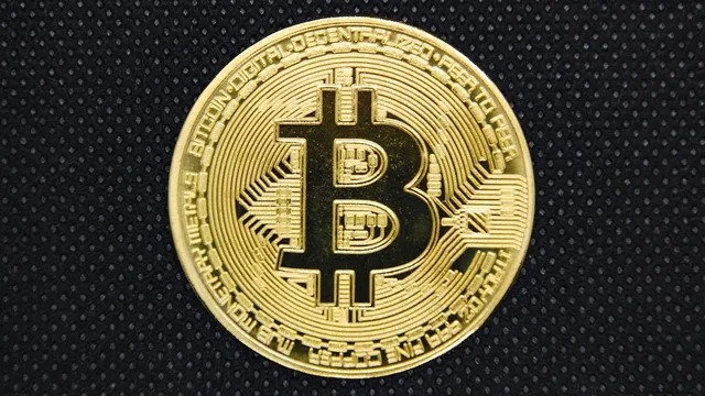 Биткойнът падна до най-ниското си ниво от февруари